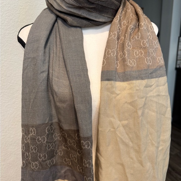 Authen Gucci oversized scarf - Picture 2 of 13